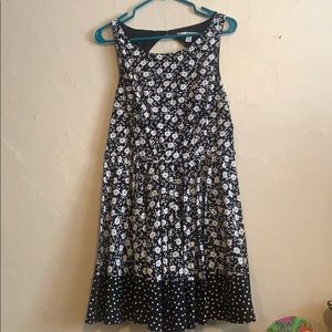 Women’s Patterned Open-Back Dress